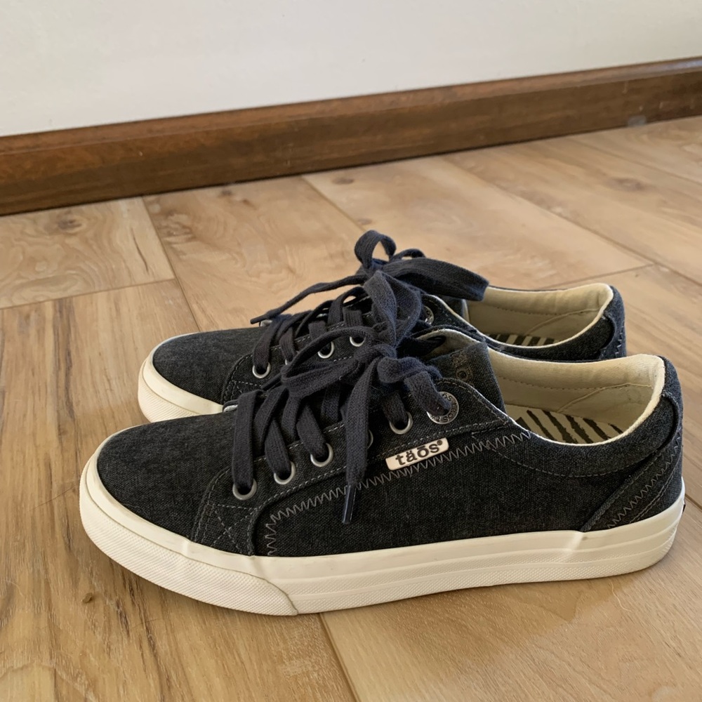 Taos LIKE NEW dark gray sneakers size 7